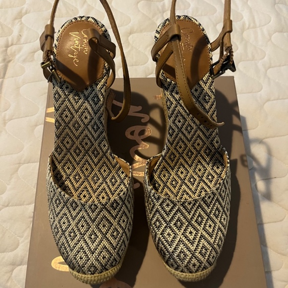 Shoes - Picture 2 of 3